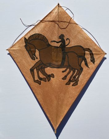 Aucune Technique Toledo - Monkey Riding Horse Kite