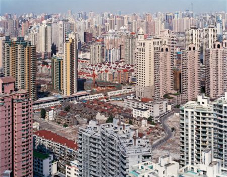 Photographie Burtynsky - Urban Renewal no 5. Overview From Top Of Military Hospital Shanghai, China